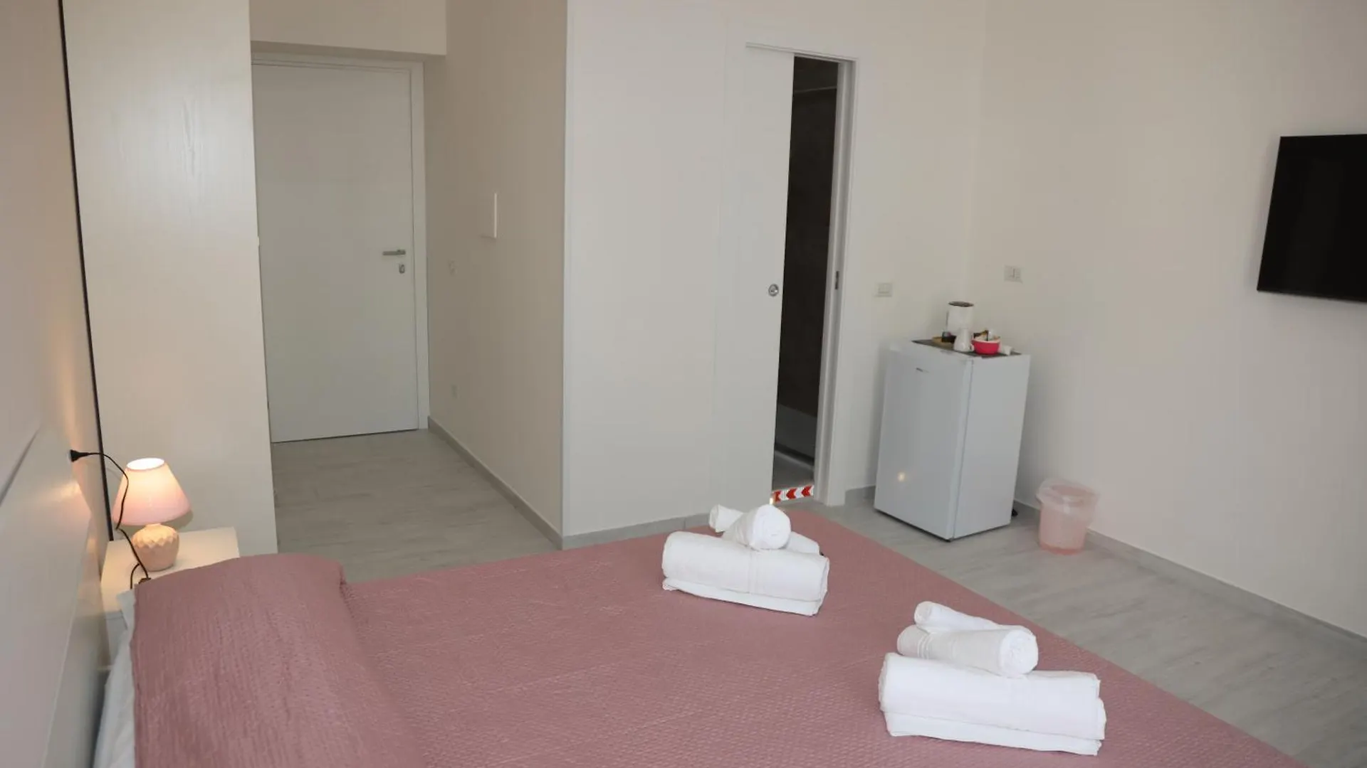 B&B Mimela Napoli 0*, Неаполь